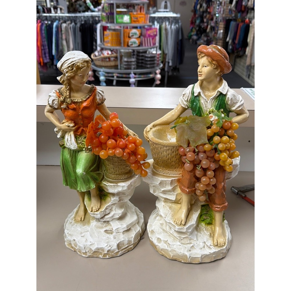 Vintage 1975 Universal Statuary Corp Boy Girl Grape Harvester Figurines 823 824
